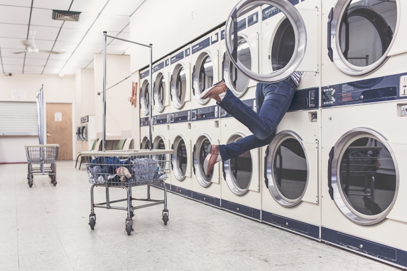 magasin-ST BLAISE-min_people-woman-laundry-laundromat-interior-design-art-946996-pxhere.com